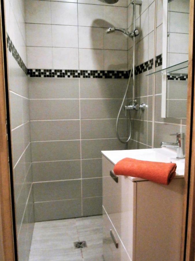 Les Belles Terrasses Dieppe ,3 Appartements , Le Vegetal De 1 A 8 Personnes , Le Tropical De 1 A 6 Personnes , Le Floral Avec Terrasse De 1 A 3 Personnes , Quartier Calme Au Stationnement Gratuit A Cote De L'Avenue Verte Eksteriør billede
